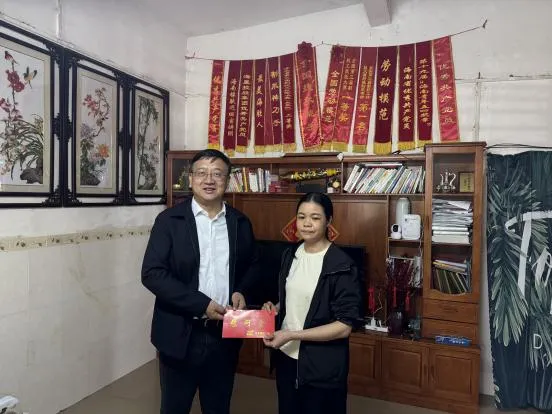 楊宇一行赴加釵分公司慰問(wèn)全國(guó)勞模、海南橡膠赴非專(zhuān)家虞海濃家屬